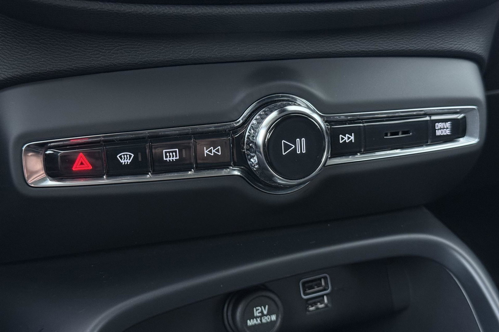 Volvo XC40 1.5 T5 Recharge Inscription | Trekhaak | Keyless Entry | Elektrische Achterklep | CarPlay | Camera | Navigatie | 18 inch