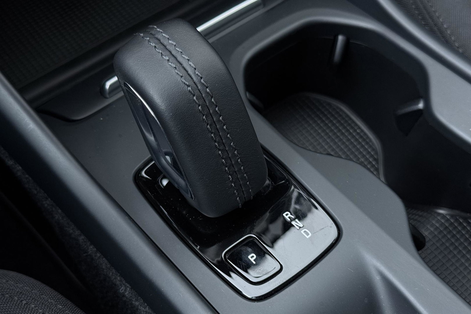 Volvo XC40 1.5 T5 Recharge Inscription | Trekhaak | Keyless Entry | Elektrische Achterklep | CarPlay | Camera | Navigatie | 18 inch