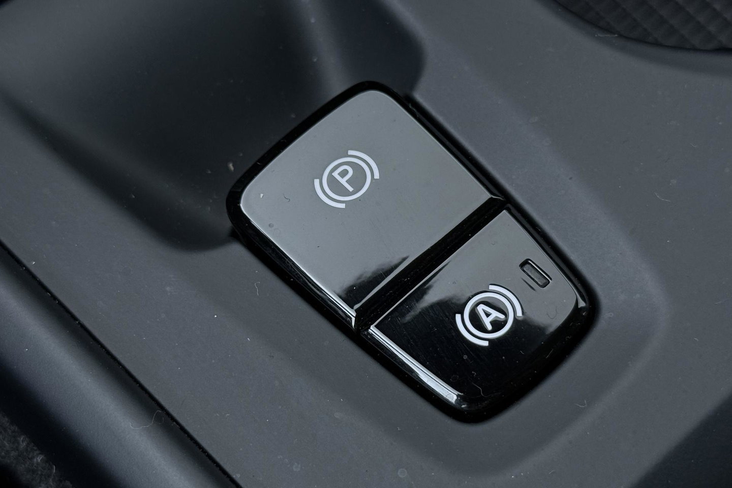 Volvo XC40 1.5 T5 Recharge Inscription | Trekhaak | Keyless Entry | Elektrische Achterklep | CarPlay | Camera | Navigatie | 18 inch