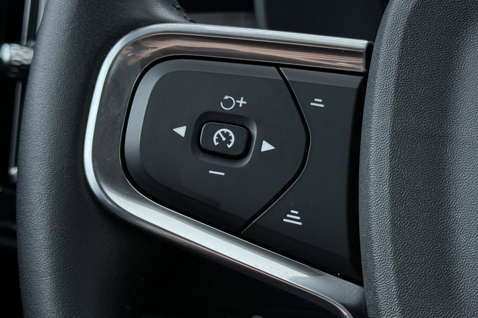 Volvo XC40 1.5 T5 Recharge Inscription | Trekhaak | Keyless Entry | Elektrische Achterklep | CarPlay | Camera | Navigatie | 18 inch