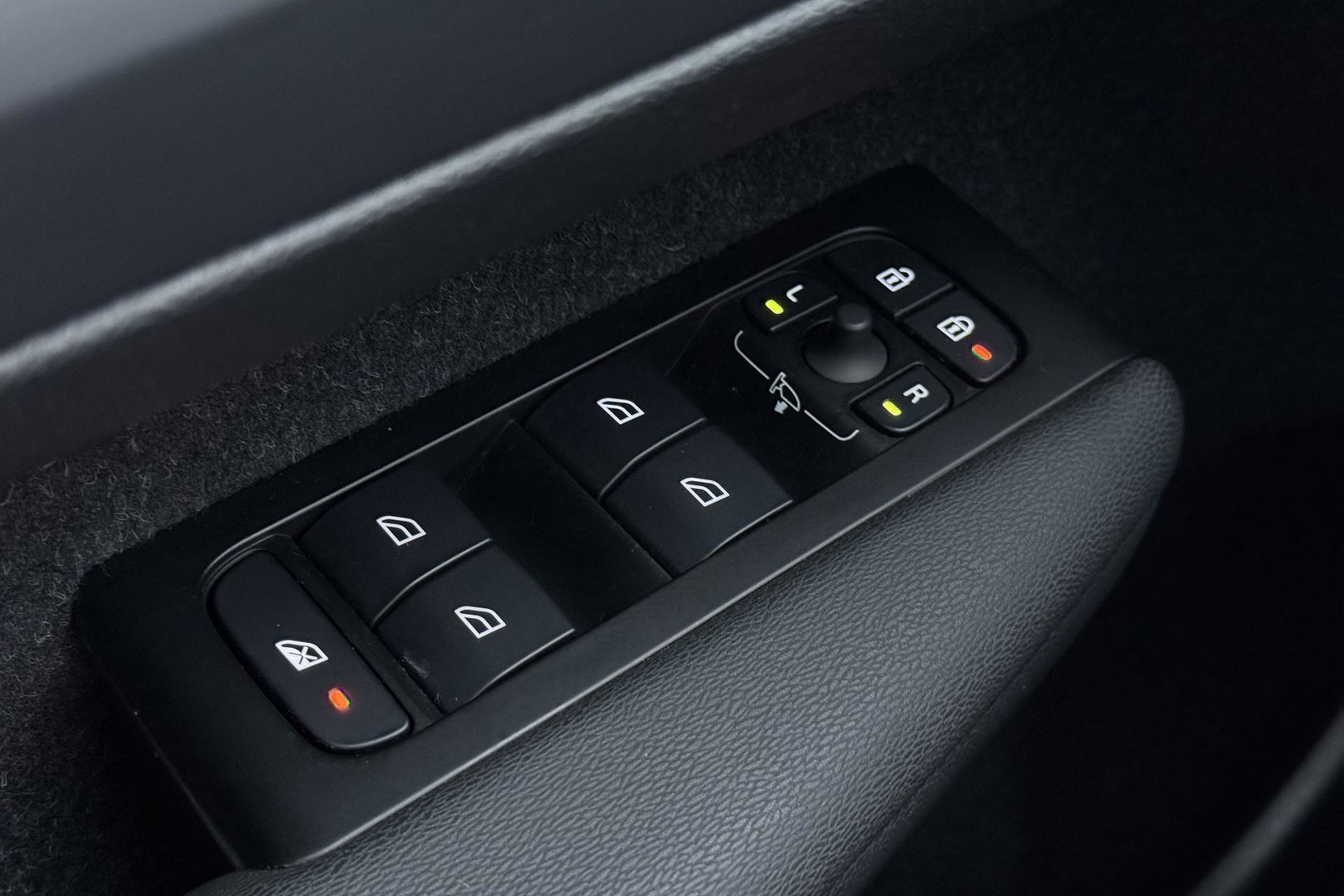 Volvo XC40 1.5 T5 Recharge Inscription | Trekhaak | Keyless Entry | Elektrische Achterklep | CarPlay | Camera | Navigatie | 18 inch