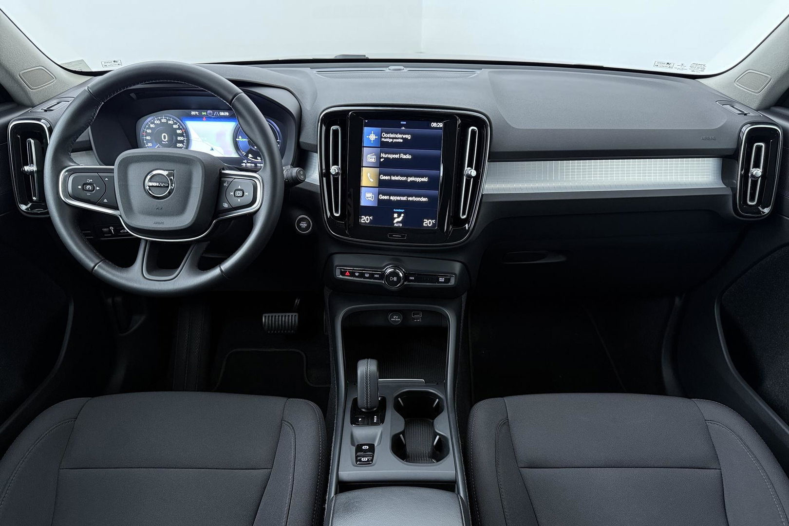Volvo XC40 1.5 T5 Recharge Inscription | Trekhaak | Keyless Entry | Elektrische Achterklep | CarPlay | Camera | Navigatie | 18 inch