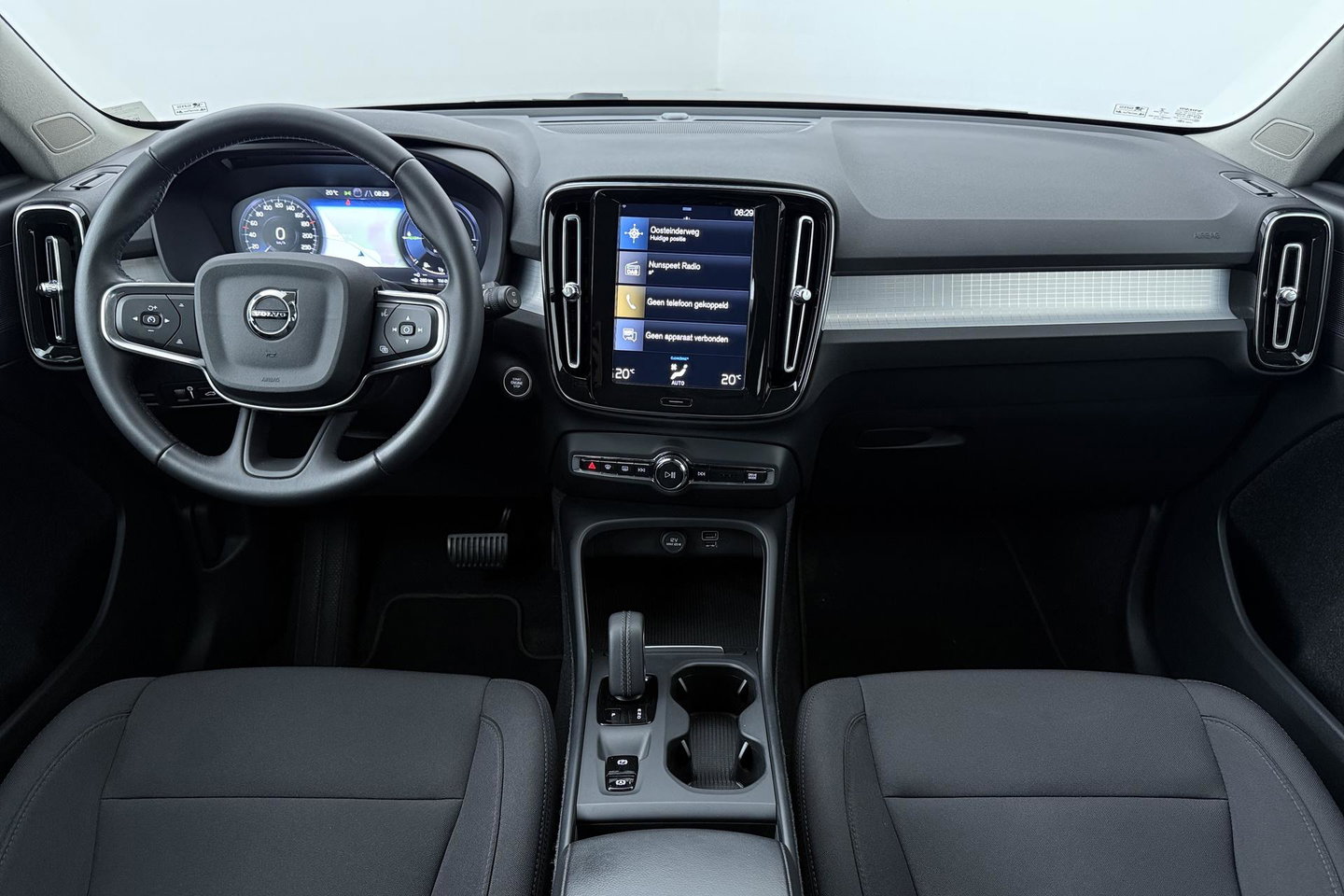 Volvo XC40 1.5 T5 Recharge Inscription | Trekhaak | Keyless Entry | Elektrische Achterklep | CarPlay | Camera | Navigatie | 18 inch