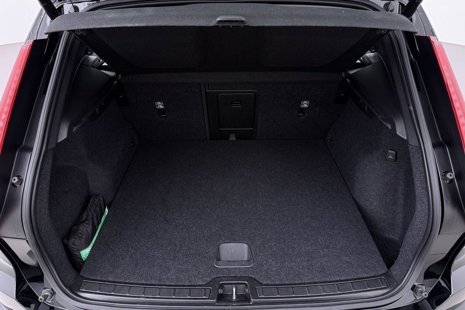 Volvo XC40 1.5 T5 Recharge Inscription | Trekhaak | Keyless Entry | Elektrische Achterklep | CarPlay | Camera | Navigatie | 18 inch