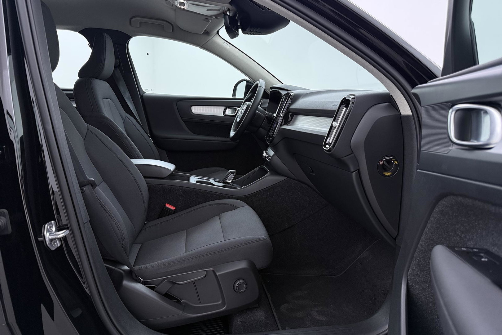 Volvo XC40 1.5 T5 Recharge Inscription | Trekhaak | Keyless Entry | Elektrische Achterklep | CarPlay | Camera | Navigatie | 18 inch
