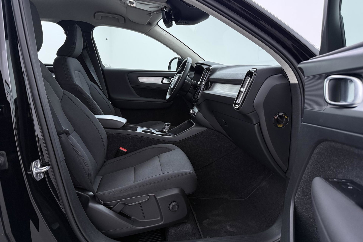 Volvo XC40 1.5 T5 Recharge Inscription | Trekhaak | Keyless Entry | Elektrische Achterklep | CarPlay | Camera | Navigatie | 18 inch