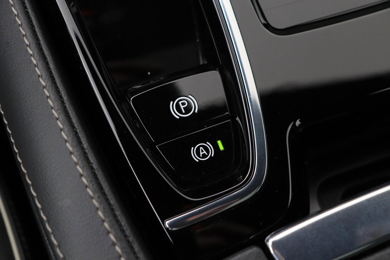Volvo S90 T8 AWD Ultimate Dark | Schuif/kanteldak | ACC | Head-Up | 360° Camera | BLIS | Stoel+Stuurverwarming