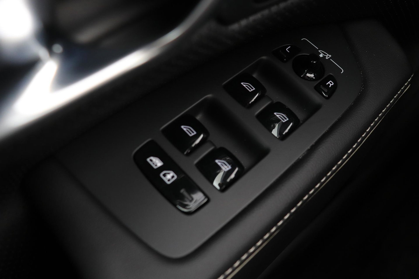 Volvo S90 T8 AWD Ultimate Dark | Schuif/kanteldak | ACC | Head-Up | 360° Camera | BLIS | Stoel+Stuurverwarming