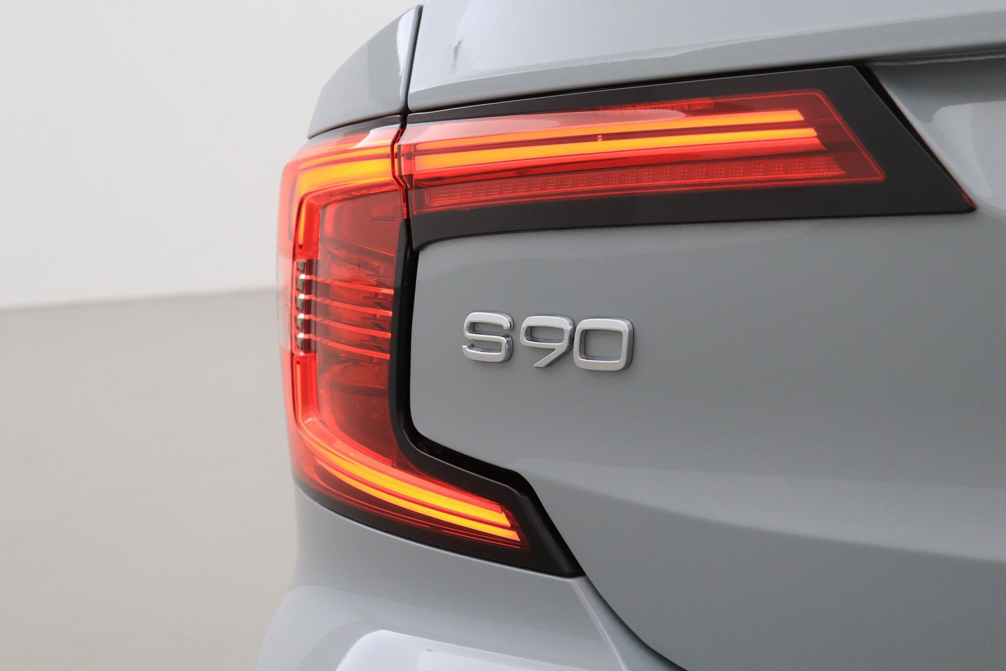 Volvo S90 T8 AWD Ultimate Dark | Schuif/kanteldak | ACC | Head-Up | 360° Camera | BLIS | Stoel+Stuurverwarming