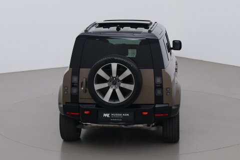 Land Rover Defender 2.0 P300e 110 X | FACELIFT | ClearSight | Meridian Surround | Trekhaak | Luchtvering | Koelbox | Panoramadak | 22 Inch