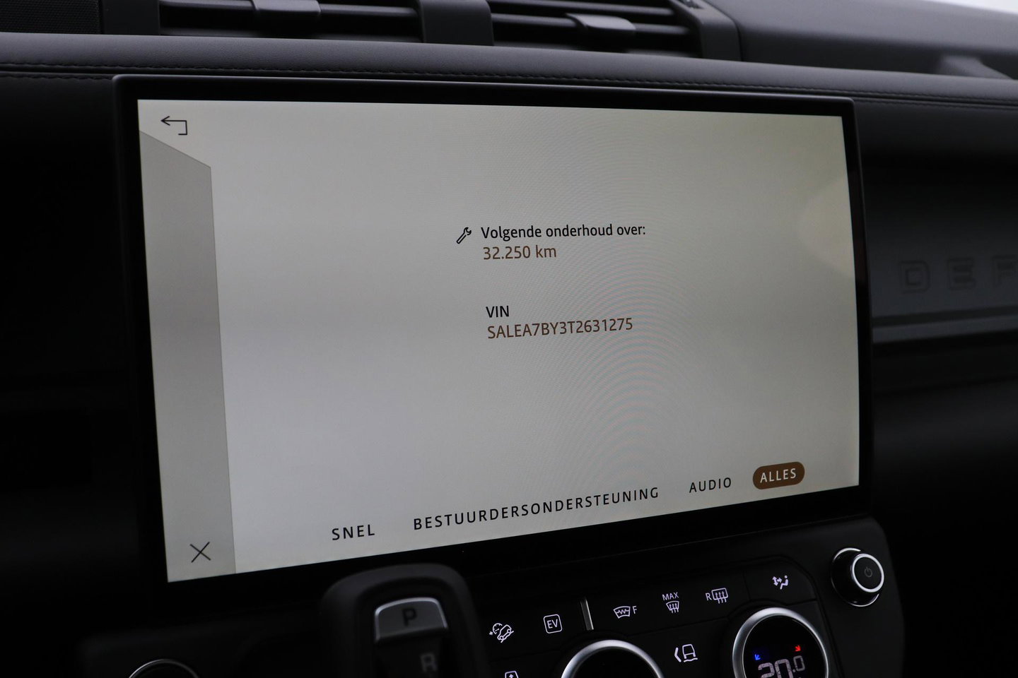 Land Rover Defender 2.0 P300e 110 X | FACELIFT | ClearSight | Meridian Surround | Trekhaak | Luchtvering | Koelbox | Panoramadak | 22 Inch