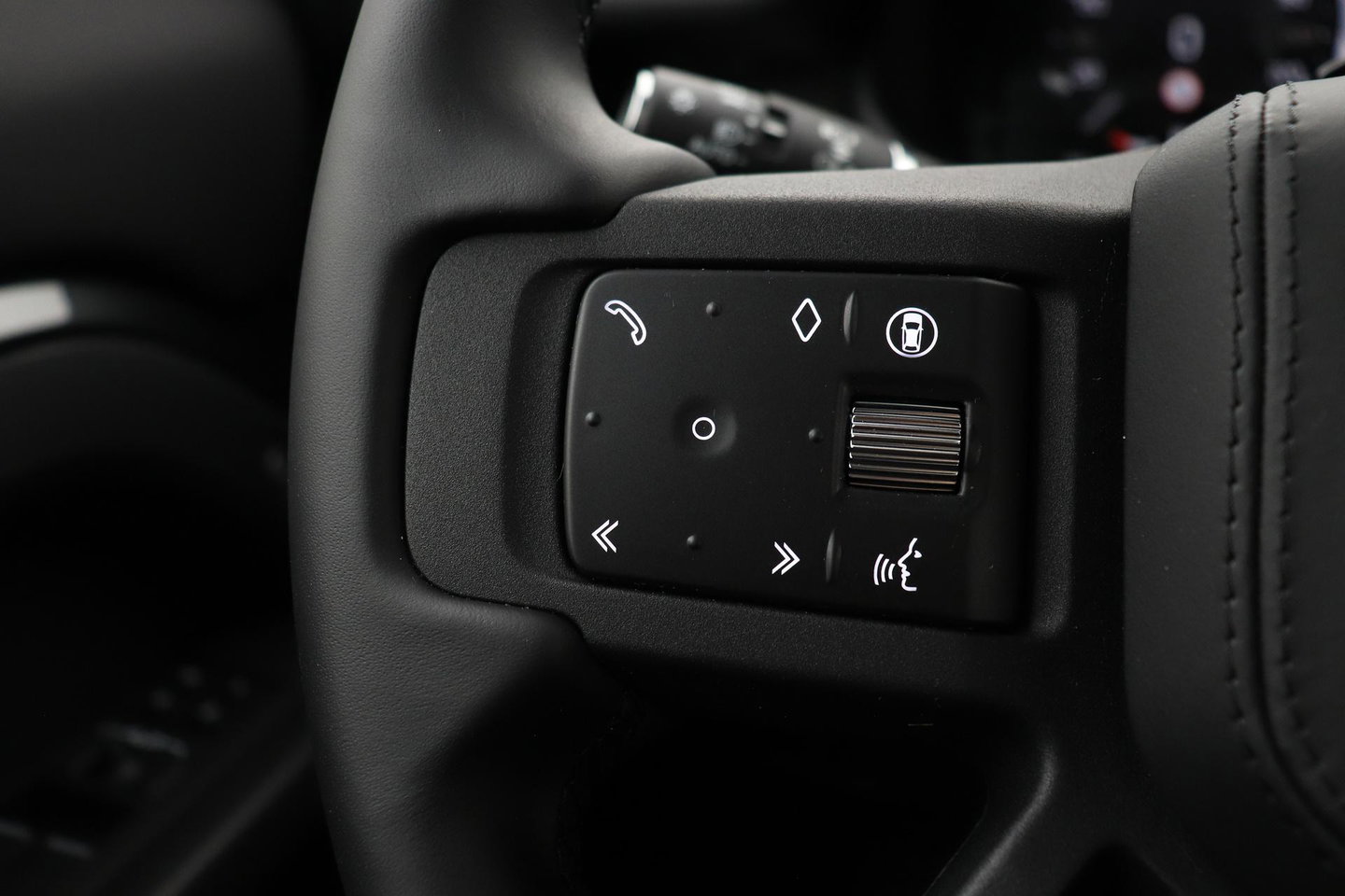 Land Rover Defender 2.0 P300e 110 X | FACELIFT | ClearSight | Meridian Surround | Trekhaak | Luchtvering | Koelbox | Panoramadak | 22 Inch