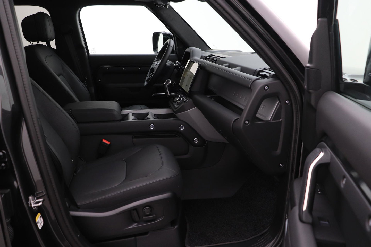 Land Rover Defender 2.0 P300e 110 X | FACELIFT | ClearSight | Meridian Surround | Trekhaak | Luchtvering | Koelbox | Panoramadak | 22 Inch