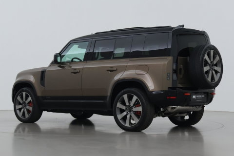 Land Rover Defender 2.0 P300e 110 X | FACELIFT | ClearSight | Meridian Surround | Trekhaak | Luchtvering | Koelbox | Panoramadak | 22 Inch