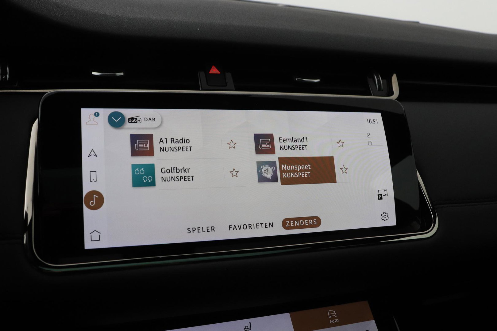 Land Rover Range Rover Evoque 1.5 P300e AWD R-Dynamic SE | ACC | Panoramadak | Meridian | Keyless Entry | Camera | Memory | Stoelverwarming | 20 Inch
