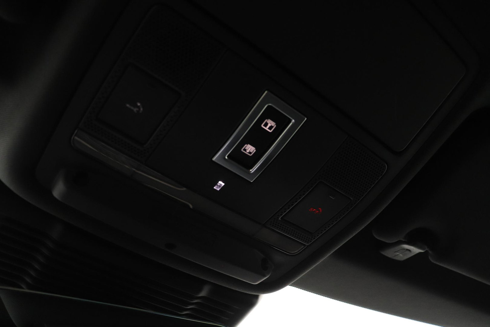 Land Rover Range Rover Evoque 1.5 P300e AWD R-Dynamic SE | ACC | Panoramadak | Meridian | Keyless Entry | Camera | Memory | Stoelverwarming | 20 Inch