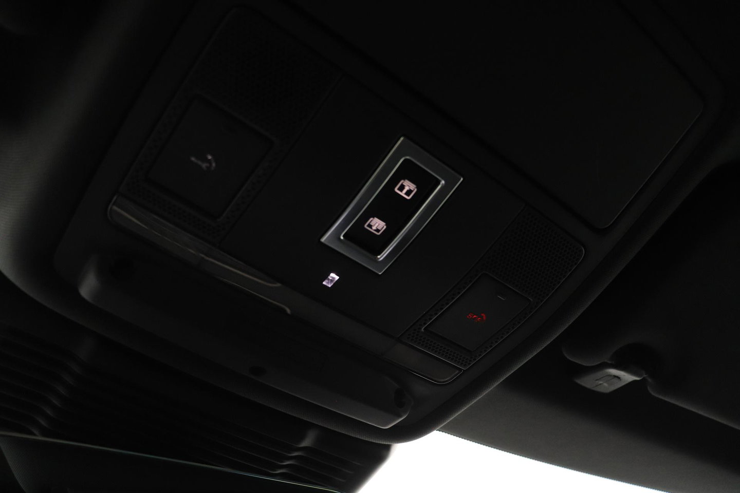 Land Rover Range Rover Evoque 1.5 P300e AWD R-Dynamic SE | ACC | Panoramadak | Meridian | Keyless Entry | Camera | Memory | Stoelverwarming | 20 Inch