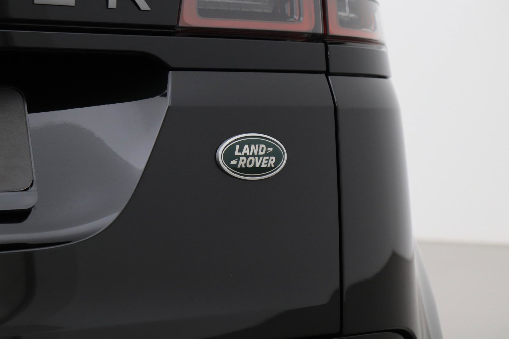 Land Rover Range Rover Evoque 1.5 P300e AWD R-Dynamic SE | ACC | Panoramadak | Meridian | Keyless Entry | Camera | Memory | Stoelverwarming | 20 Inch