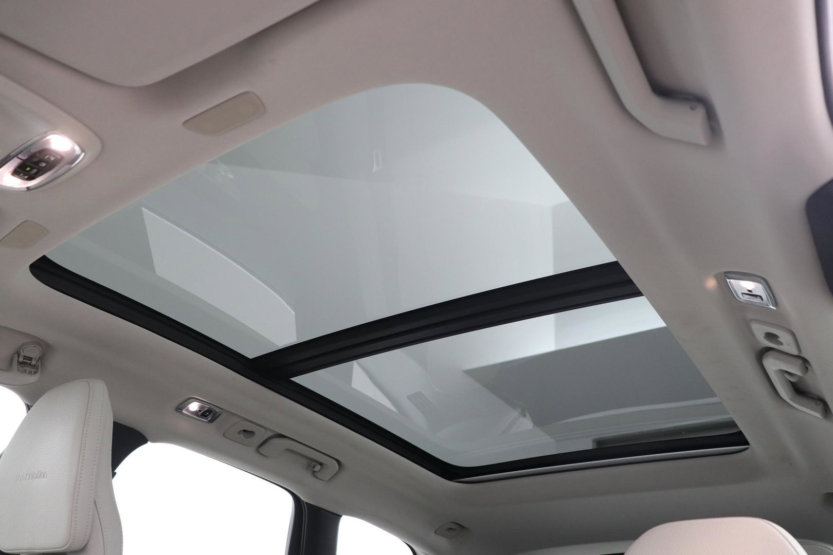 Volvo XC60 T4 Inscription | Panoramadak | Head-Up | Camera | Stoelverwarming | Leder | Trekhaak