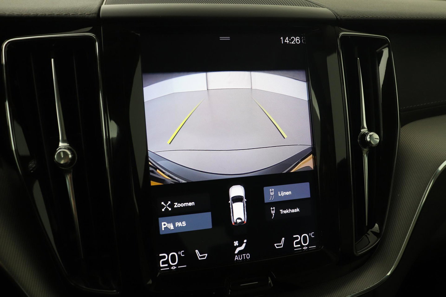 Volvo XC60 T4 Inscription | Panoramadak | Head-Up | Camera | Stoelverwarming | Leder | Trekhaak