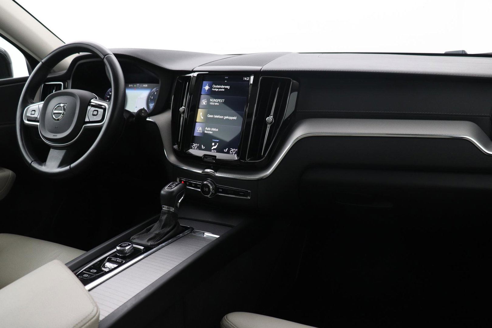 Volvo XC60 T4 Inscription | Panoramadak | Head-Up | Camera | Stoelverwarming | Leder | Trekhaak