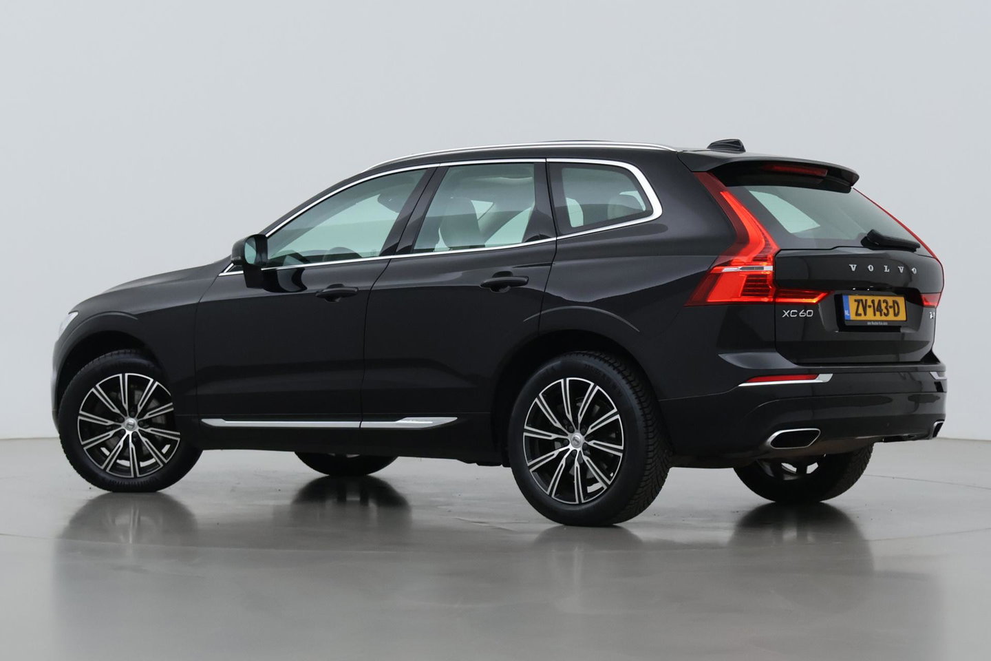 Volvo XC60 T4 Inscription | Panoramadak | Head-Up | Camera | Stoelverwarming | Leder | Trekhaak