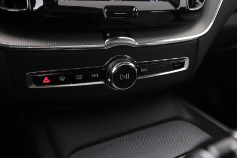 Volvo XC60 T4 Inscription | Panoramadak | Head-Up | Camera | Stoelverwarming | Leder | Trekhaak