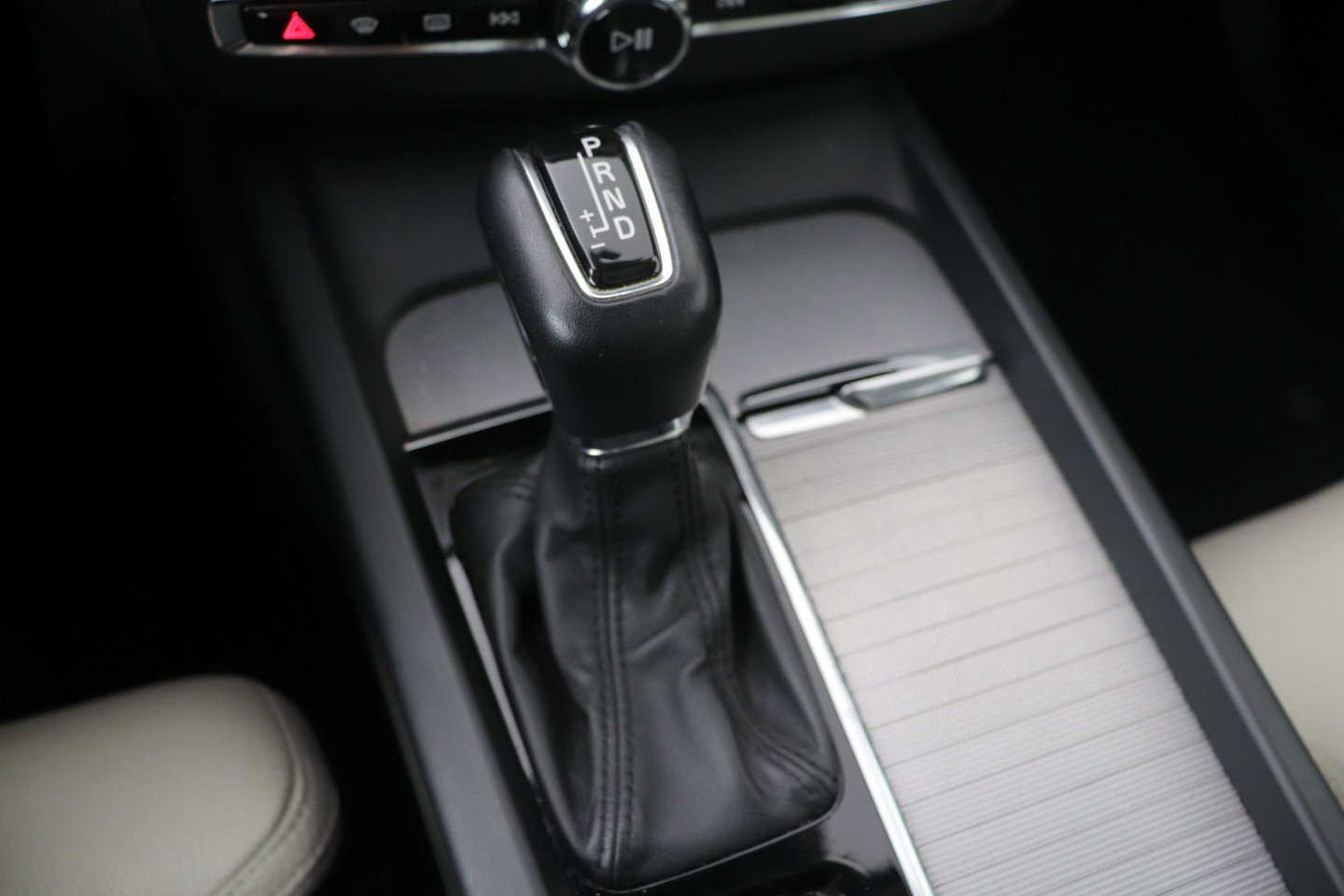 Volvo XC60 T4 Inscription | Panoramadak | Head-Up | Camera | Stoelverwarming | Leder | Trekhaak