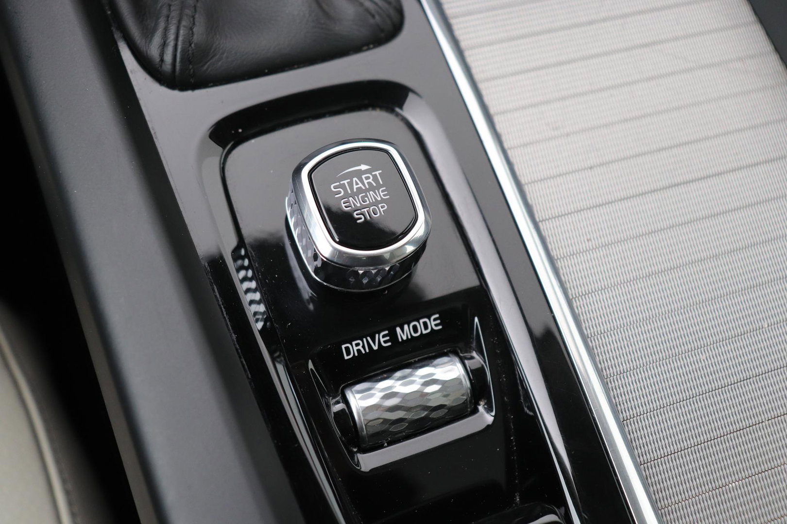 Volvo XC60 T4 Inscription | Panoramadak | Head-Up | Camera | Stoelverwarming | Leder | Trekhaak