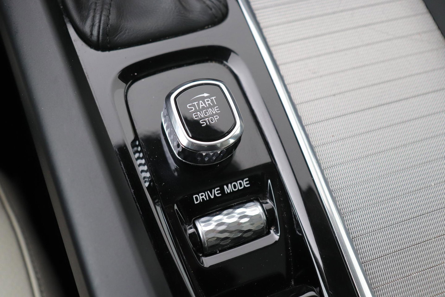 Volvo XC60 T4 Inscription | Panoramadak | Head-Up | Camera | Stoelverwarming | Leder | Trekhaak