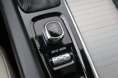 Volvo XC60 T4 Inscription | Panoramadak | Head-Up | Camera | Stoelverwarming | Leder | Trekhaak
