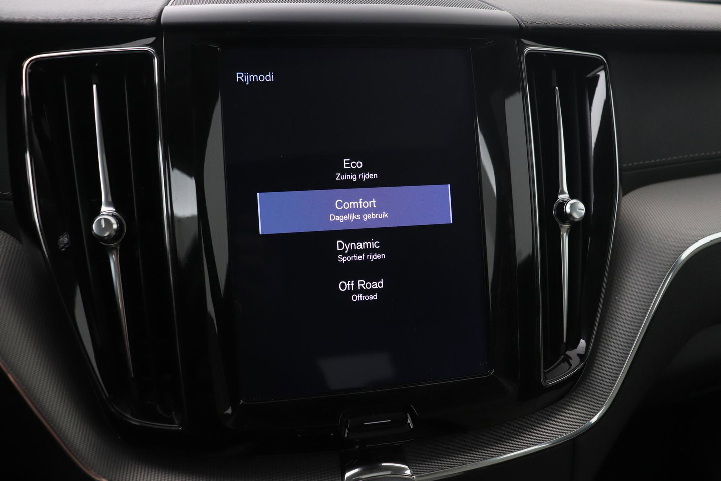 Volvo XC60 T4 Inscription | Panoramadak | Head-Up | Camera | Stoelverwarming | Leder | Trekhaak