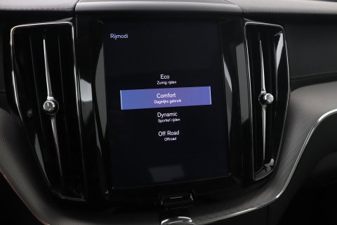 Volvo XC60 T4 Inscription | Panoramadak | Head-Up | Camera | Stoelverwarming | Leder | Trekhaak