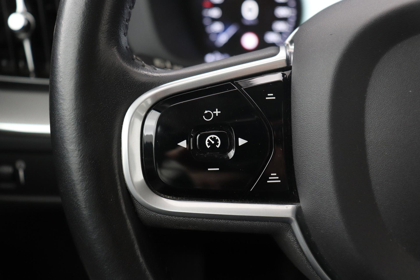 Volvo XC60 T4 Inscription | Panoramadak | Head-Up | Camera | Stoelverwarming | Leder | Trekhaak