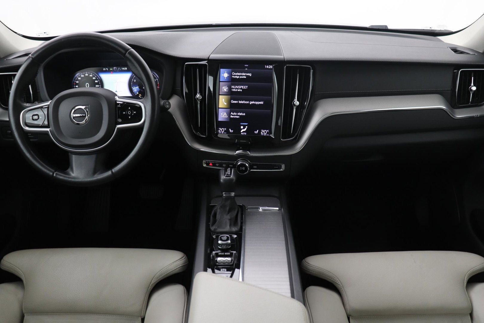 Volvo XC60 T4 Inscription | Panoramadak | Head-Up | Camera | Stoelverwarming | Leder | Trekhaak