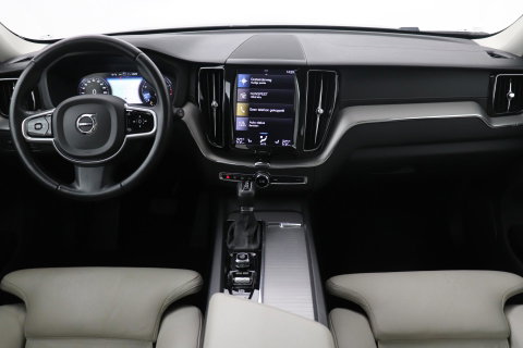 Volvo XC60 T4 Inscription | Panoramadak | Head-Up | Camera | Stoelverwarming | Leder | Trekhaak