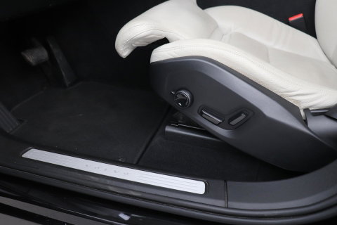 Volvo XC60 T4 Inscription | Panoramadak | Head-Up | Camera | Stoelverwarming | Leder | Trekhaak