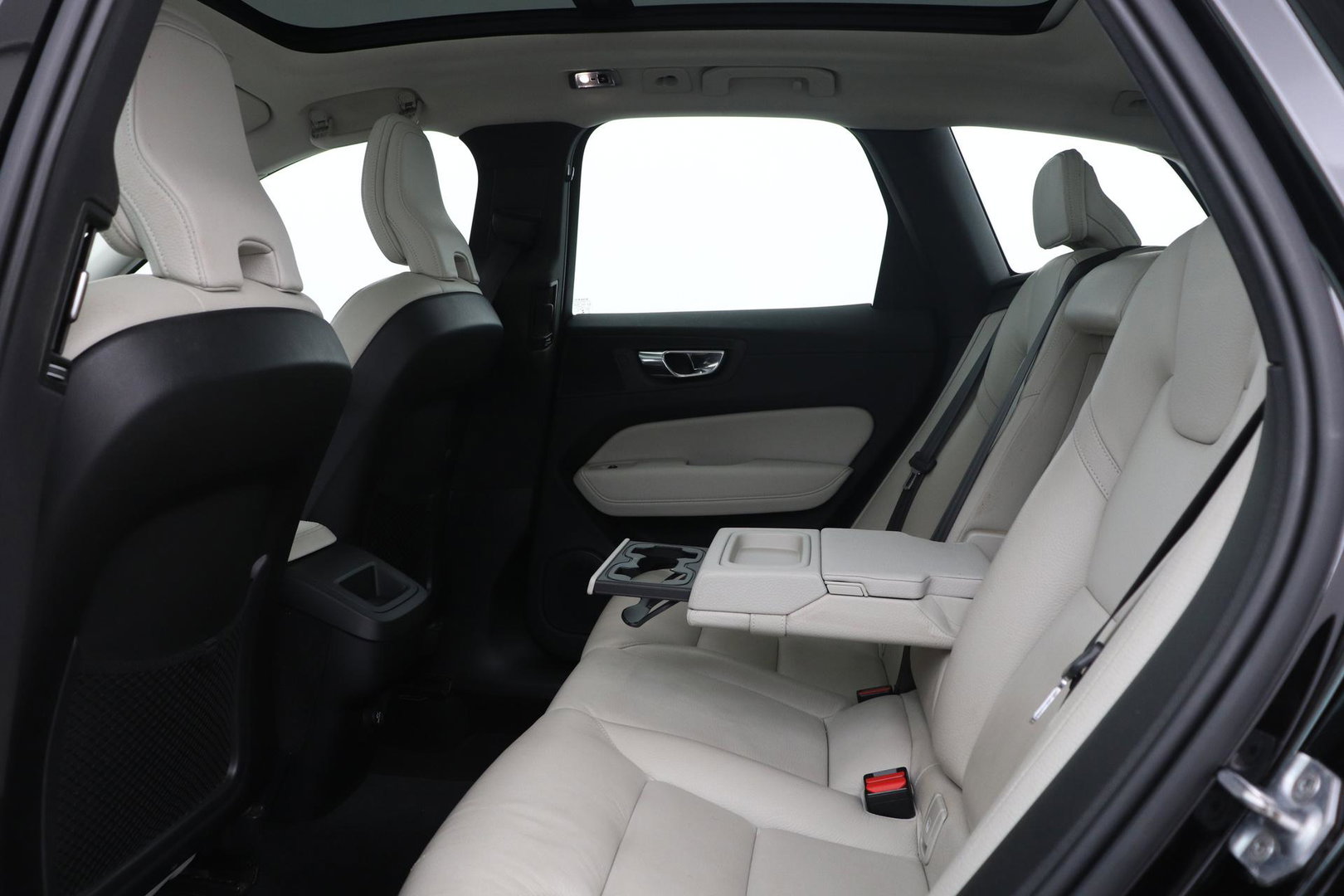 Volvo XC60 T4 Inscription | Panoramadak | Head-Up | Camera | Stoelverwarming | Leder | Trekhaak