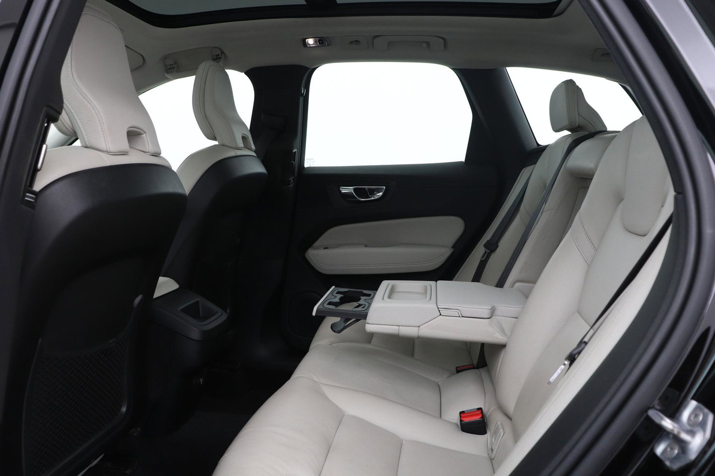 Volvo XC60 T4 Inscription | Panoramadak | Head-Up | Camera | Stoelverwarming | Leder | Trekhaak