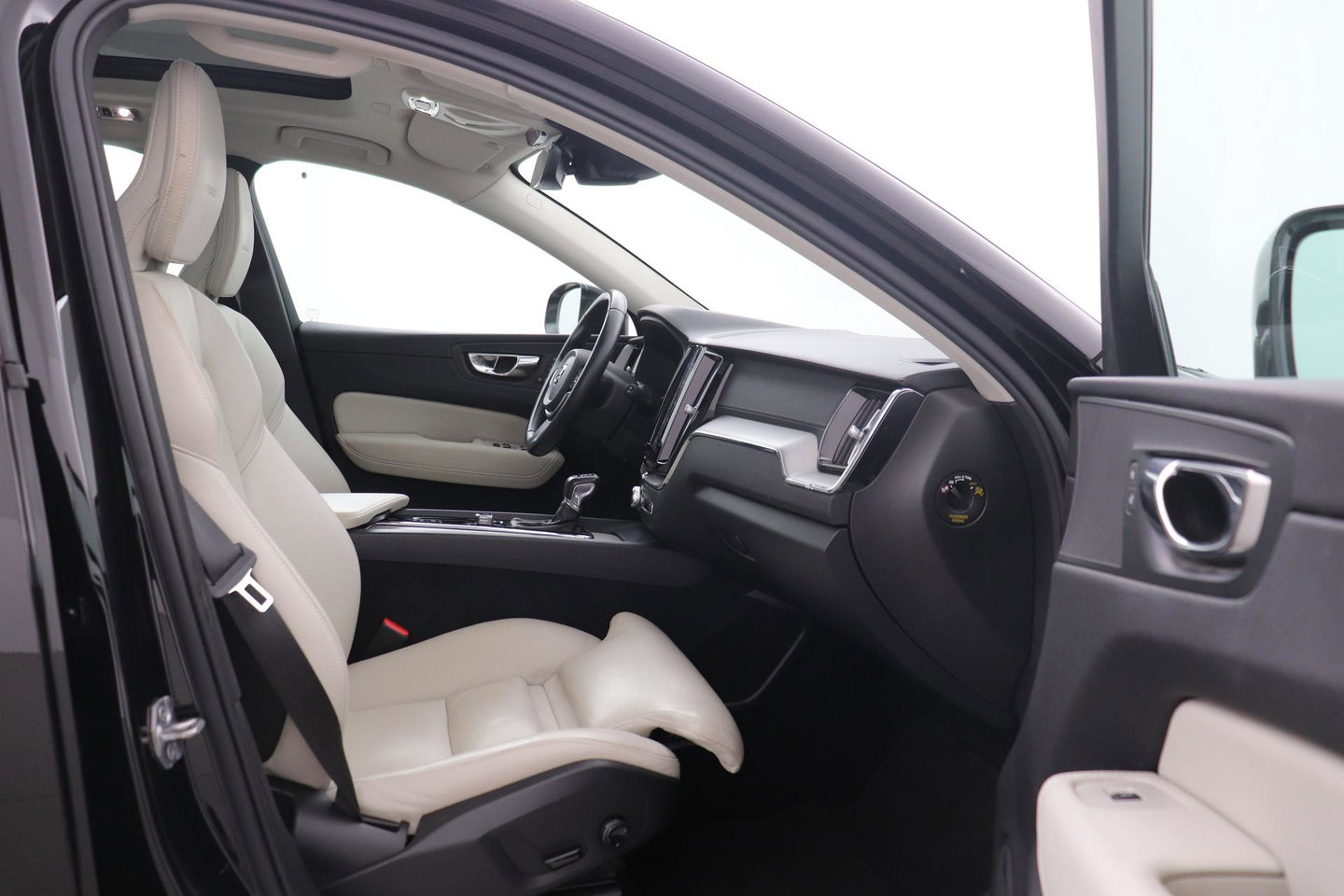 Volvo XC60 T4 Inscription | Panoramadak | Head-Up | Camera | Stoelverwarming | Leder | Trekhaak