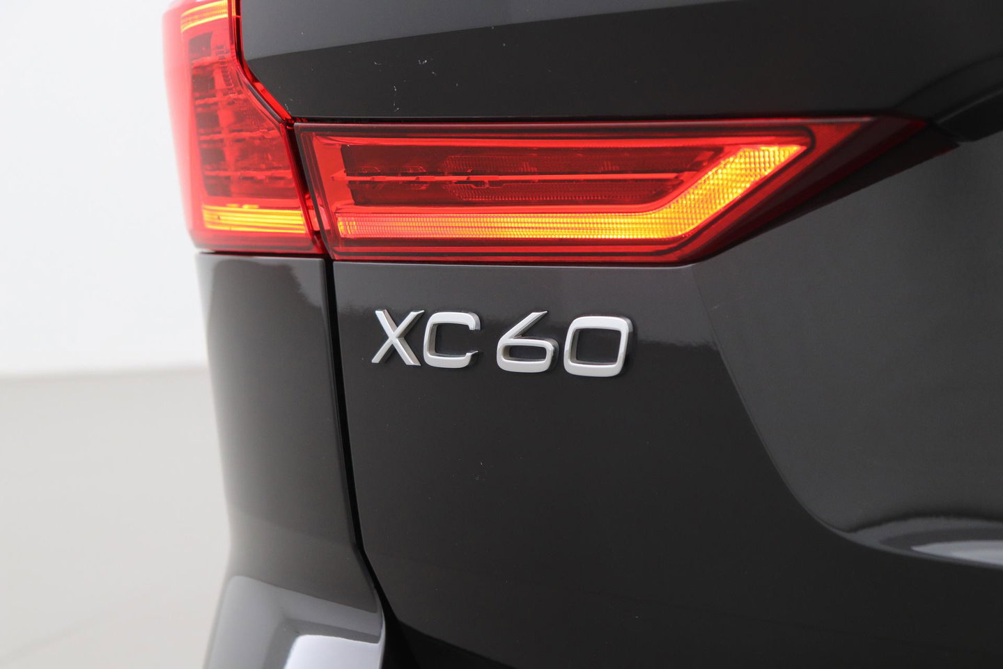 Volvo XC60 T4 Inscription | Panoramadak | Head-Up | Camera | Stoelverwarming | Leder | Trekhaak