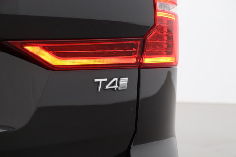Volvo XC60 T4 Inscription | Panoramadak | Head-Up | Camera | Stoelverwarming | Leder | Trekhaak