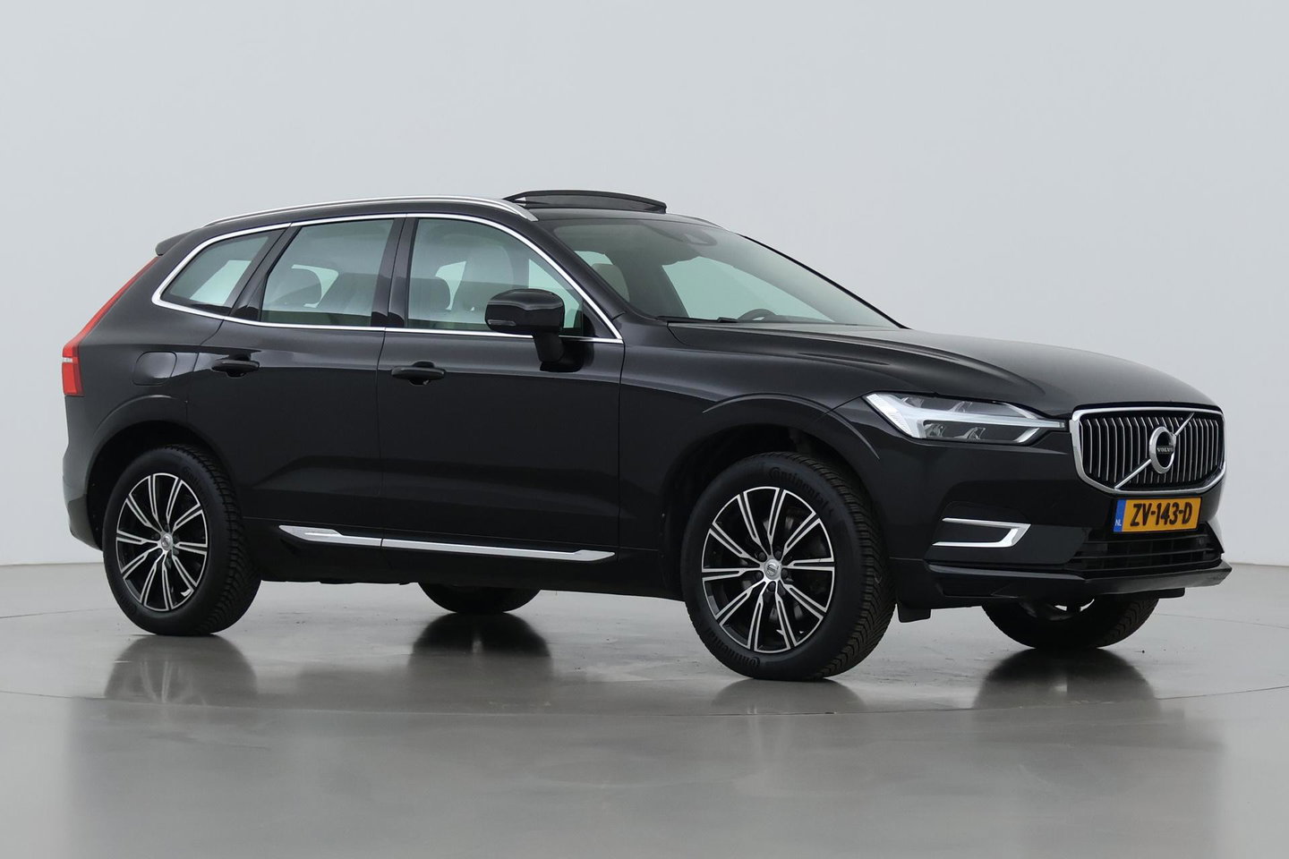 Volvo XC60 T4 Inscription | Panoramadak | Head-Up | Camera | Stoelverwarming | Leder | Trekhaak