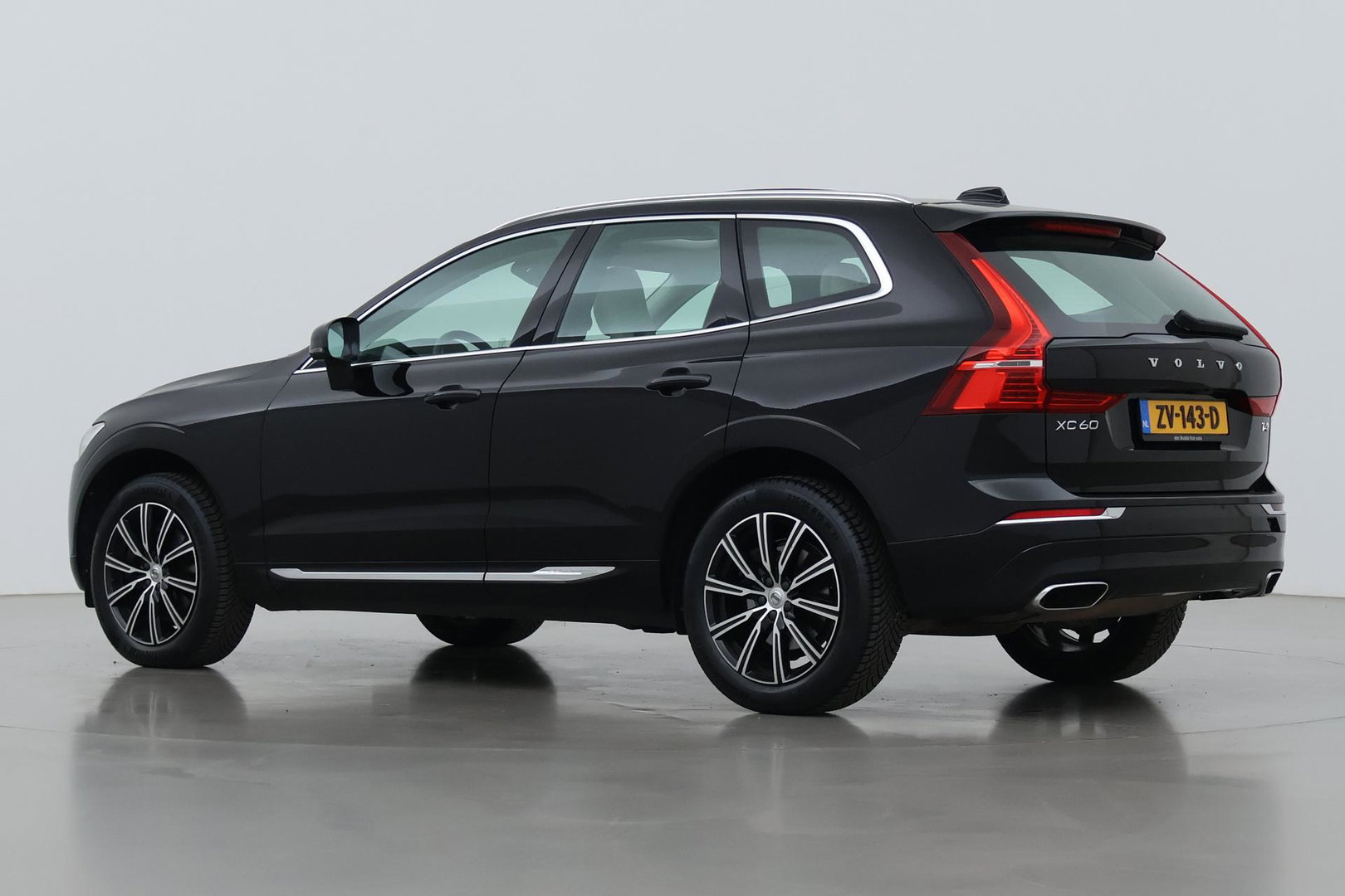 Volvo XC60 T4 Inscription | Panoramadak | Head-Up | Camera | Stoelverwarming | Leder | Trekhaak