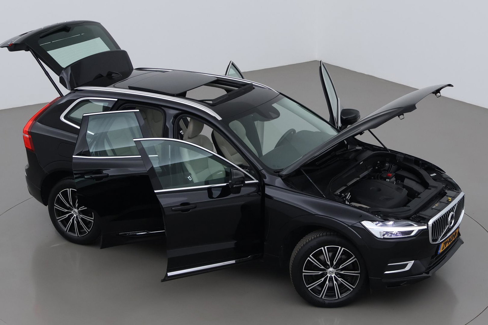 Volvo XC60 T4 Inscription | Panoramadak | Head-Up | Camera | Stoelverwarming | Leder | Trekhaak