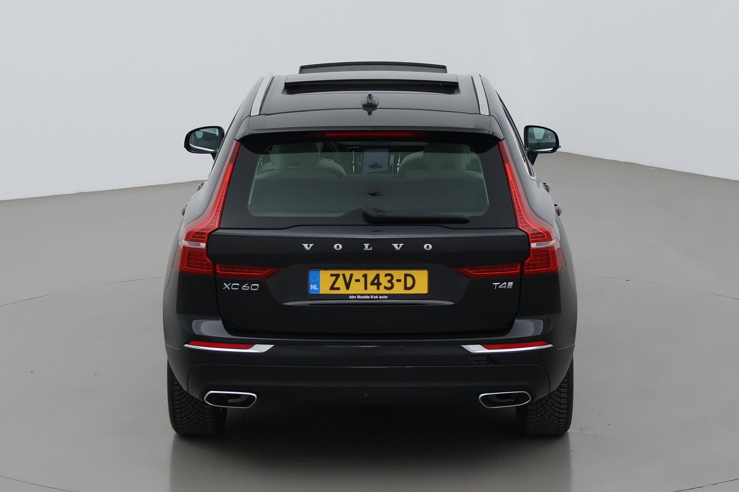 Volvo XC60 T4 Inscription | Panoramadak | Head-Up | Camera | Stoelverwarming | Leder | Trekhaak