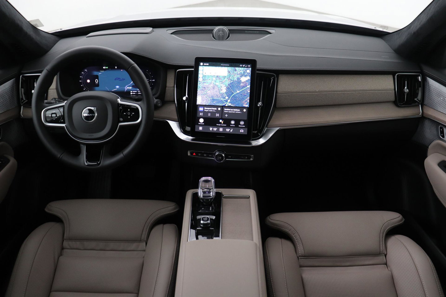 Volvo XC90 T8 Plug-in hybrid Ultra Bright | Luchtvering | Bowers&Wilkins | Trekhaak | Massage+Ventilatie | Head-Up