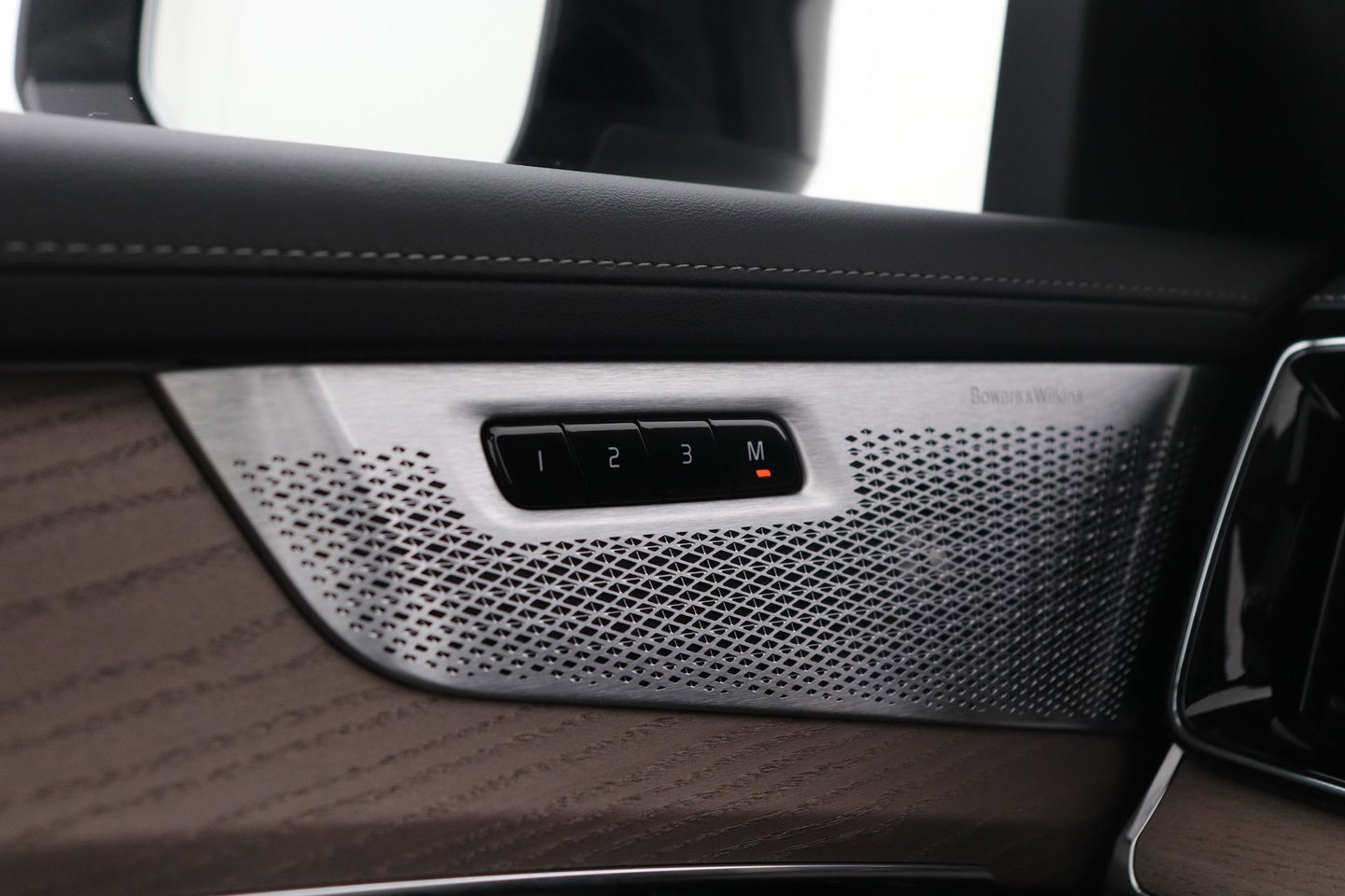 Volvo XC90 T8 Plug-in hybrid Ultra Bright | Luchtvering | Bowers&Wilkins | Trekhaak | Massage+Ventilatie | Head-Up