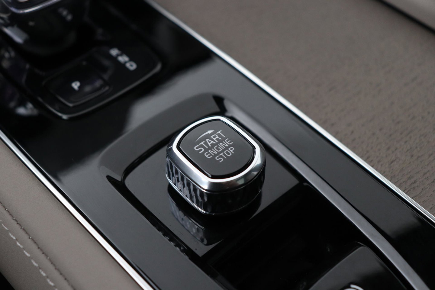 Volvo XC90 T8 Plug-in hybrid Ultra Bright | Luchtvering | Bowers&Wilkins | Trekhaak | Massage+Ventilatie | Head-Up