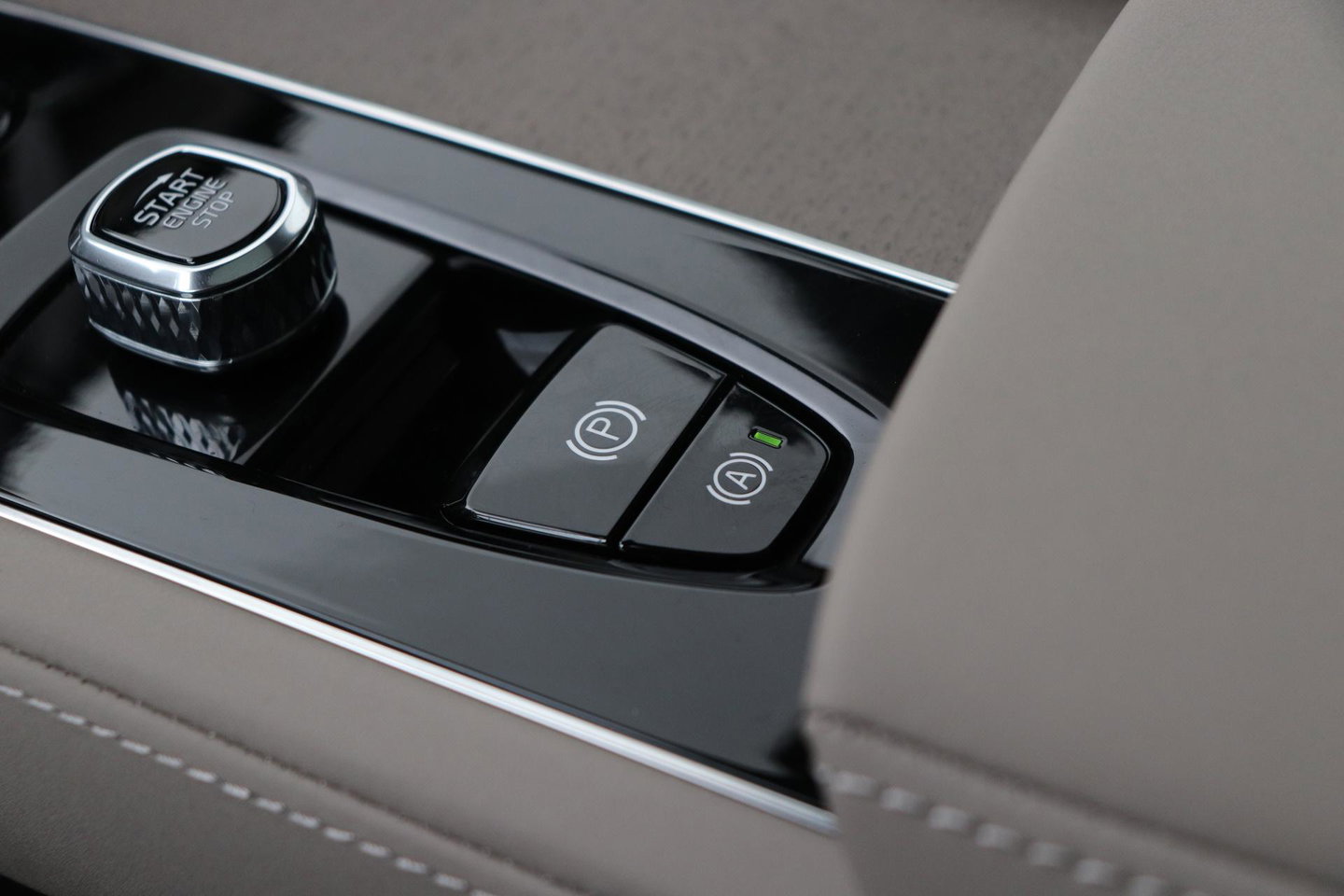 Volvo XC90 T8 Plug-in hybrid Ultra Bright | Luchtvering | Bowers&Wilkins | Trekhaak | Massage+Ventilatie | Head-Up